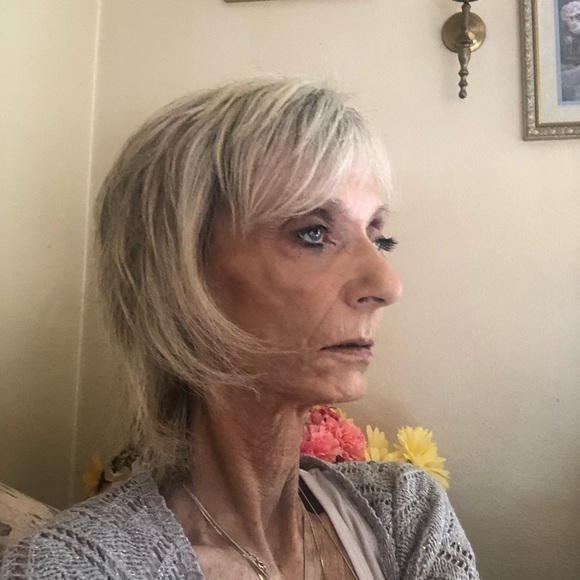 Meet your Posher, Deb - Picture 1 of 1